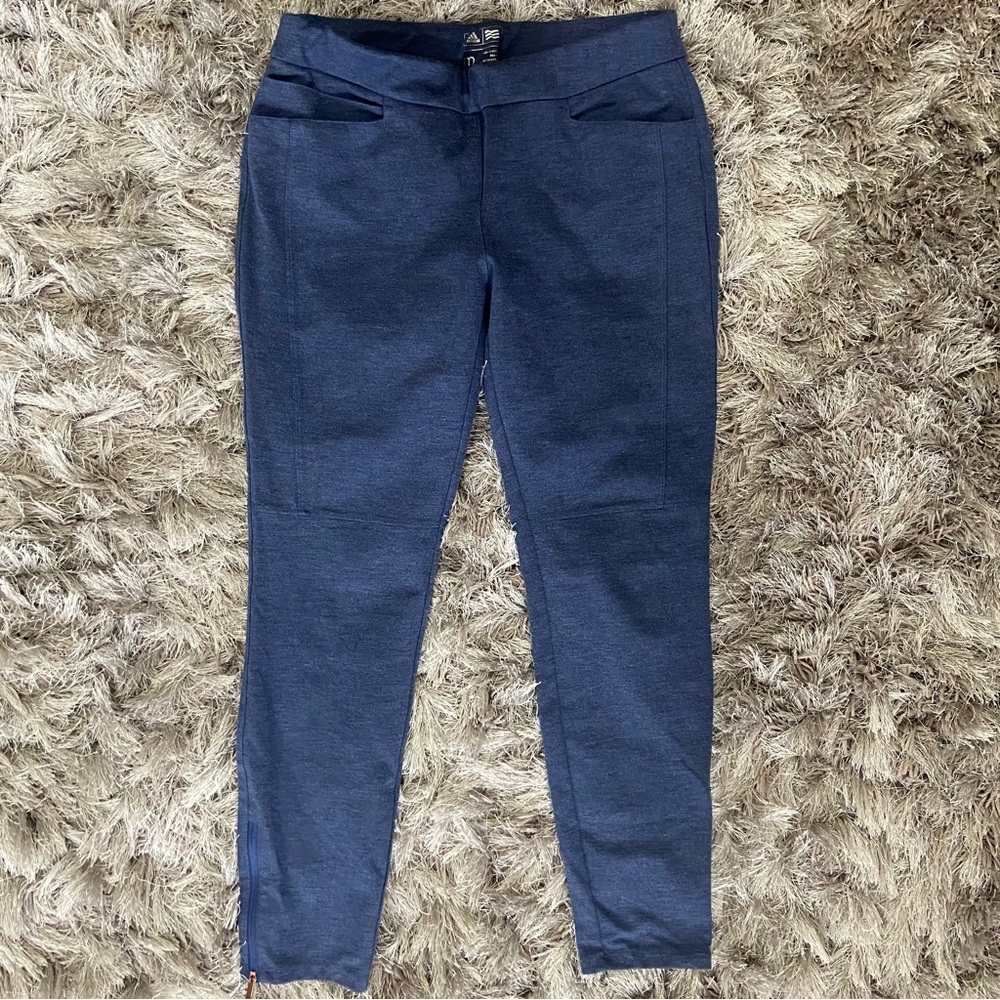 Adidas Women blue leggings pants with front and back pockets. Size M. Used.